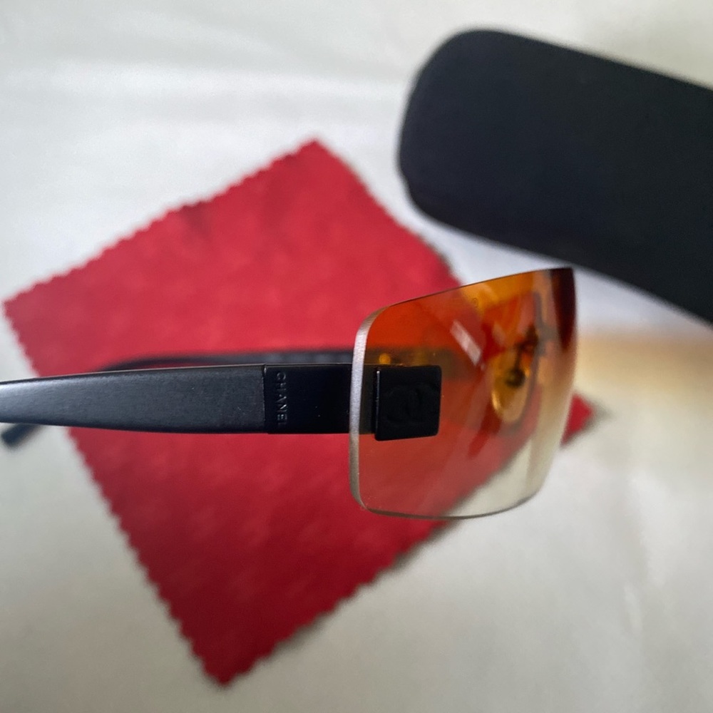 Chanel Y2K Sunglasses - Picture 4 of 8